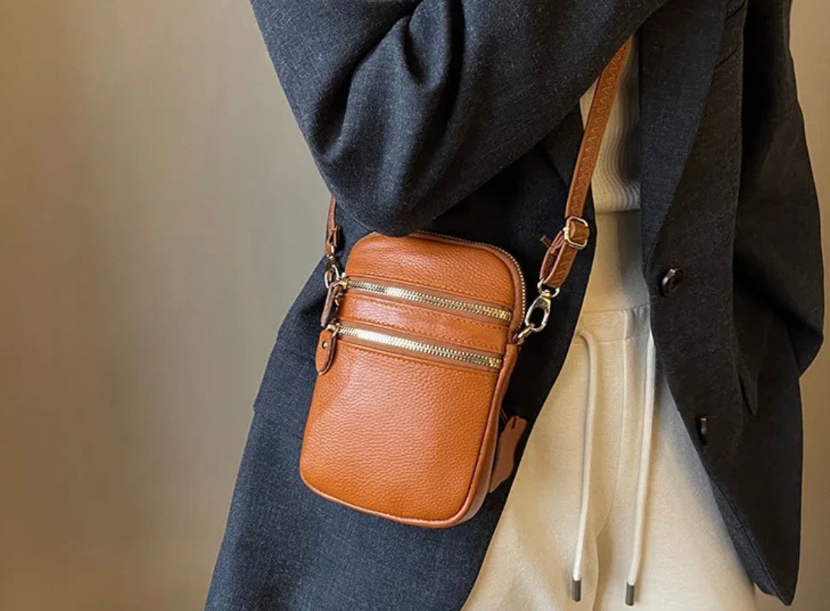 Women solid phone wallet